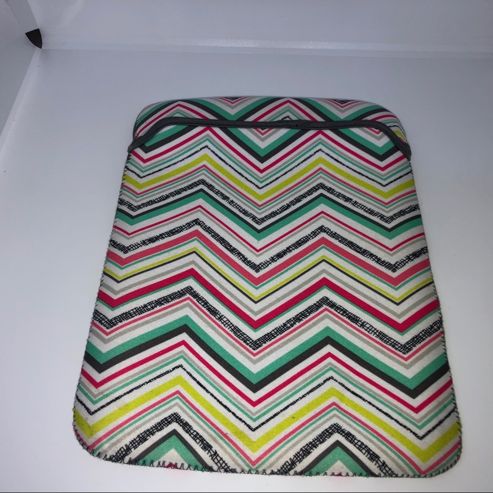Thirty-one Tablet IPad Padded Neoprene Sleeve Chevrons